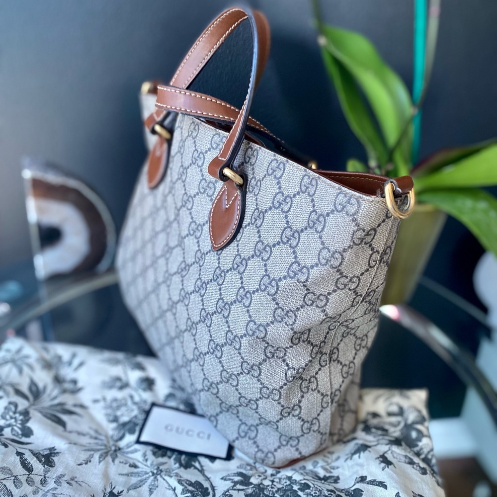 !!SOLD!! Pre-owned Gucci Canvas Handbag ✨